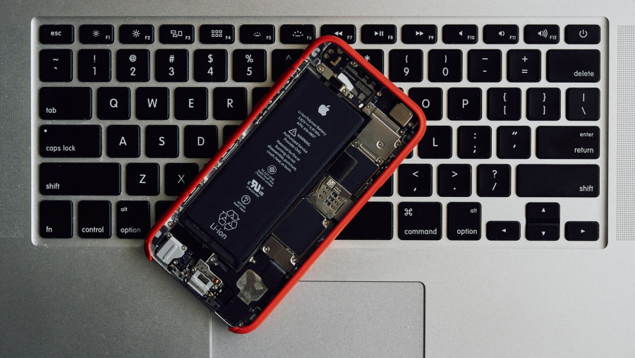 Replacing the battery in your iPhone? We will advise you on how to avoid service announcements!