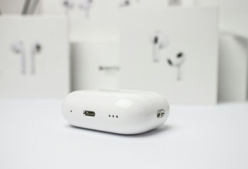 How to identify the AirPods charging case