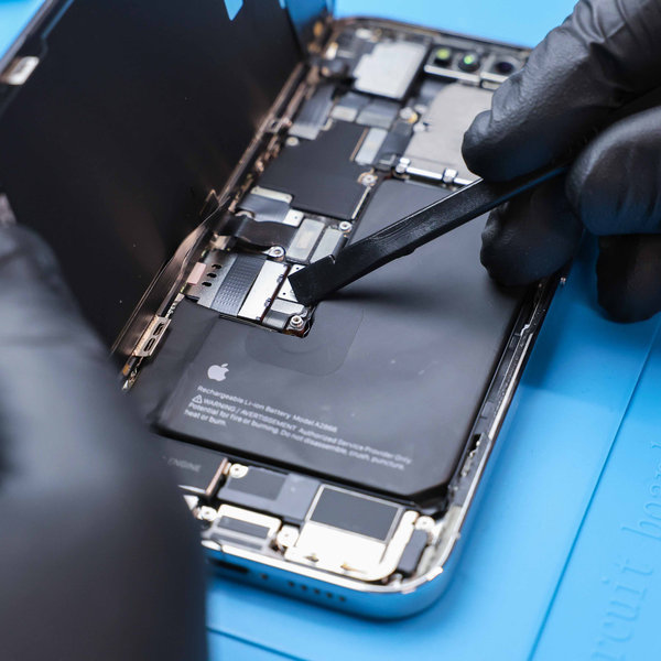 Disconnecting the battery connector