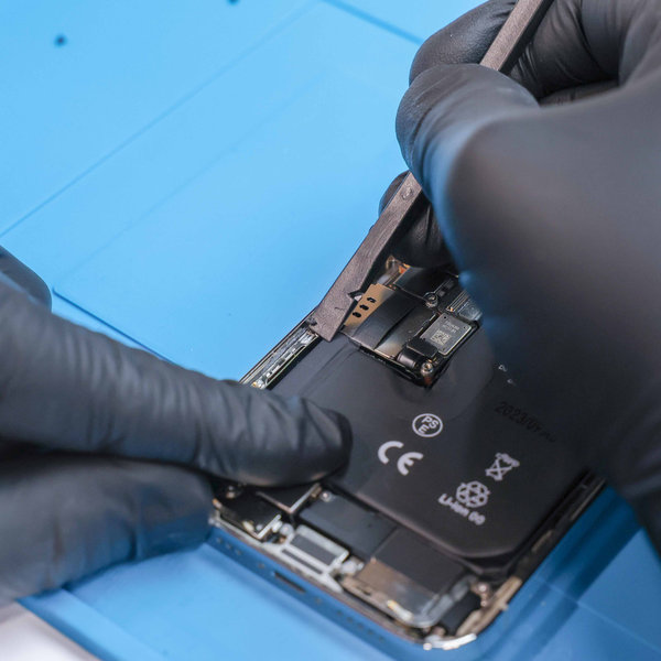 Removing old adhesive around the edges of the iPhone