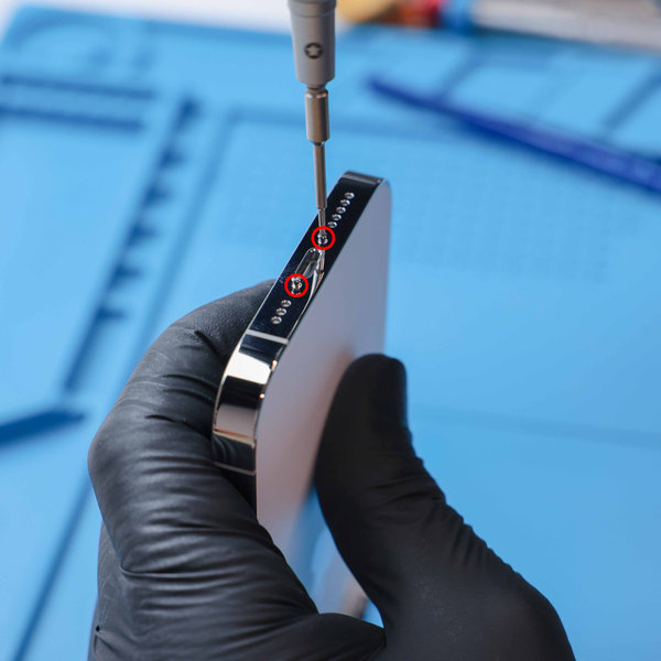 Removing the bottom pentalobe screws