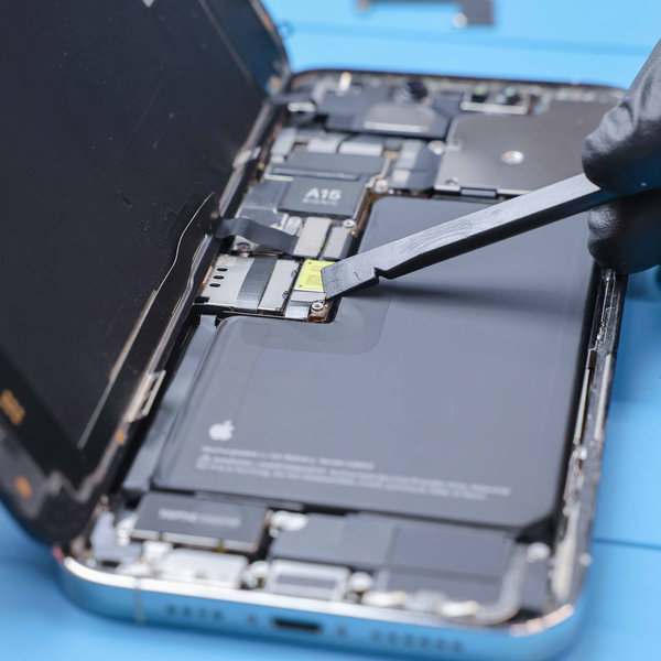 Unpluging the battery