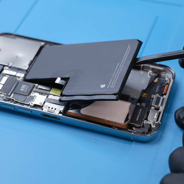 Lifting the battery