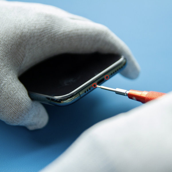 Removing the pentalobe screws