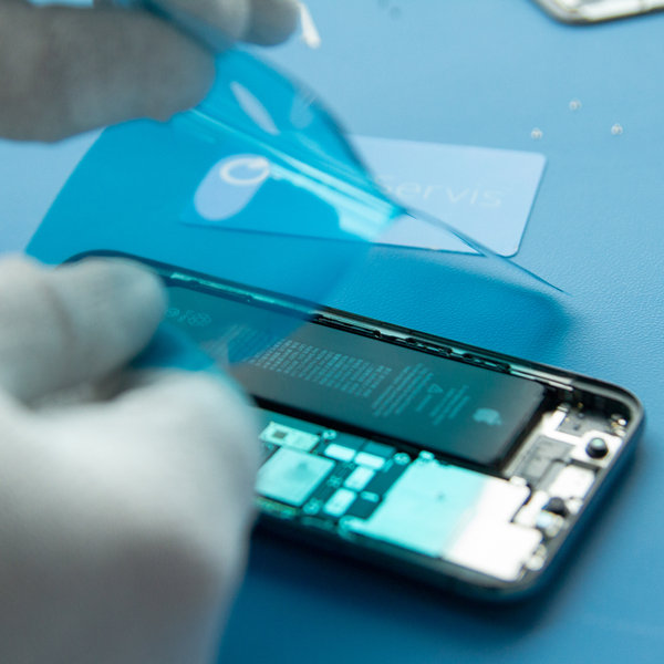 Glue a new adhesive around the edges of the iPhone