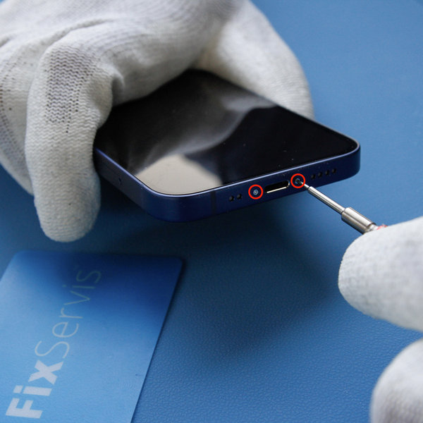 Removing the pentalobe screws