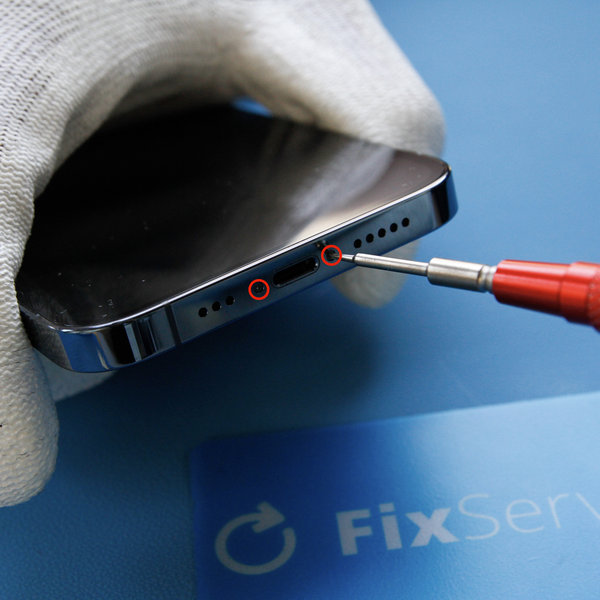 Removing the pentalobe screws