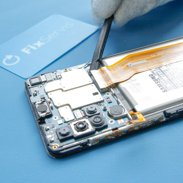 Disconnecting the Interconnect Cable from the Motherboard