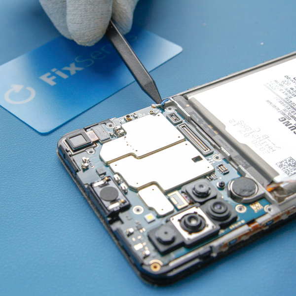 Disconnecting the Antenna Cable