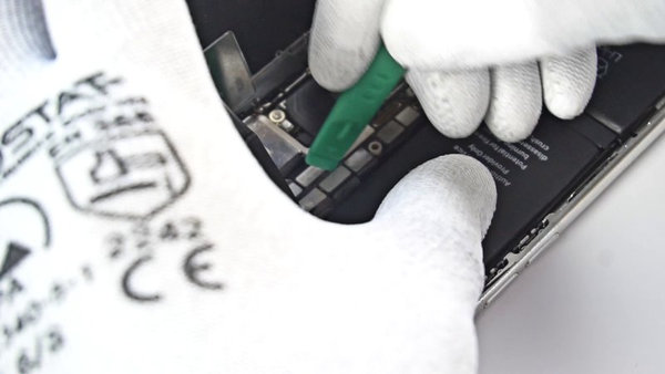 Disconnecting the touchscreen cable connector