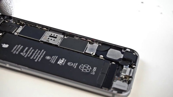 Disconnecting the metal battery connector holder