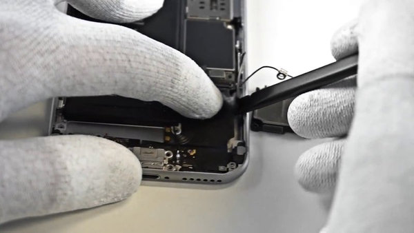 Removing the lightning assembly from the phone