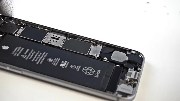 Disconnecting the metal battery connector holder